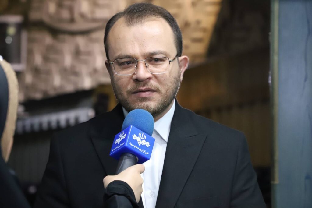 برپایی میز خدمت در نماز جمعه در هفته دول